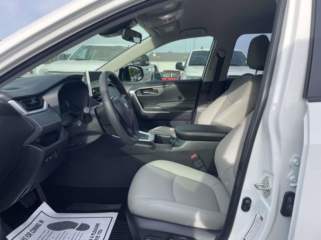 Used 2025 Toyota RAV4 XLE image 16