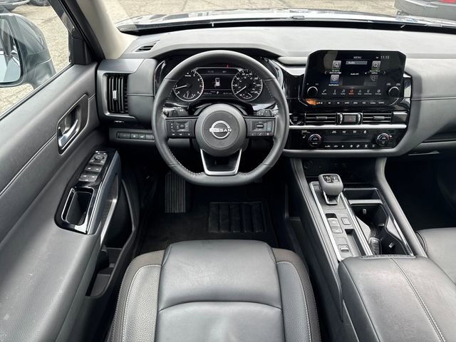 Used 2025 Nissan Pathfinder SL FWD image 31