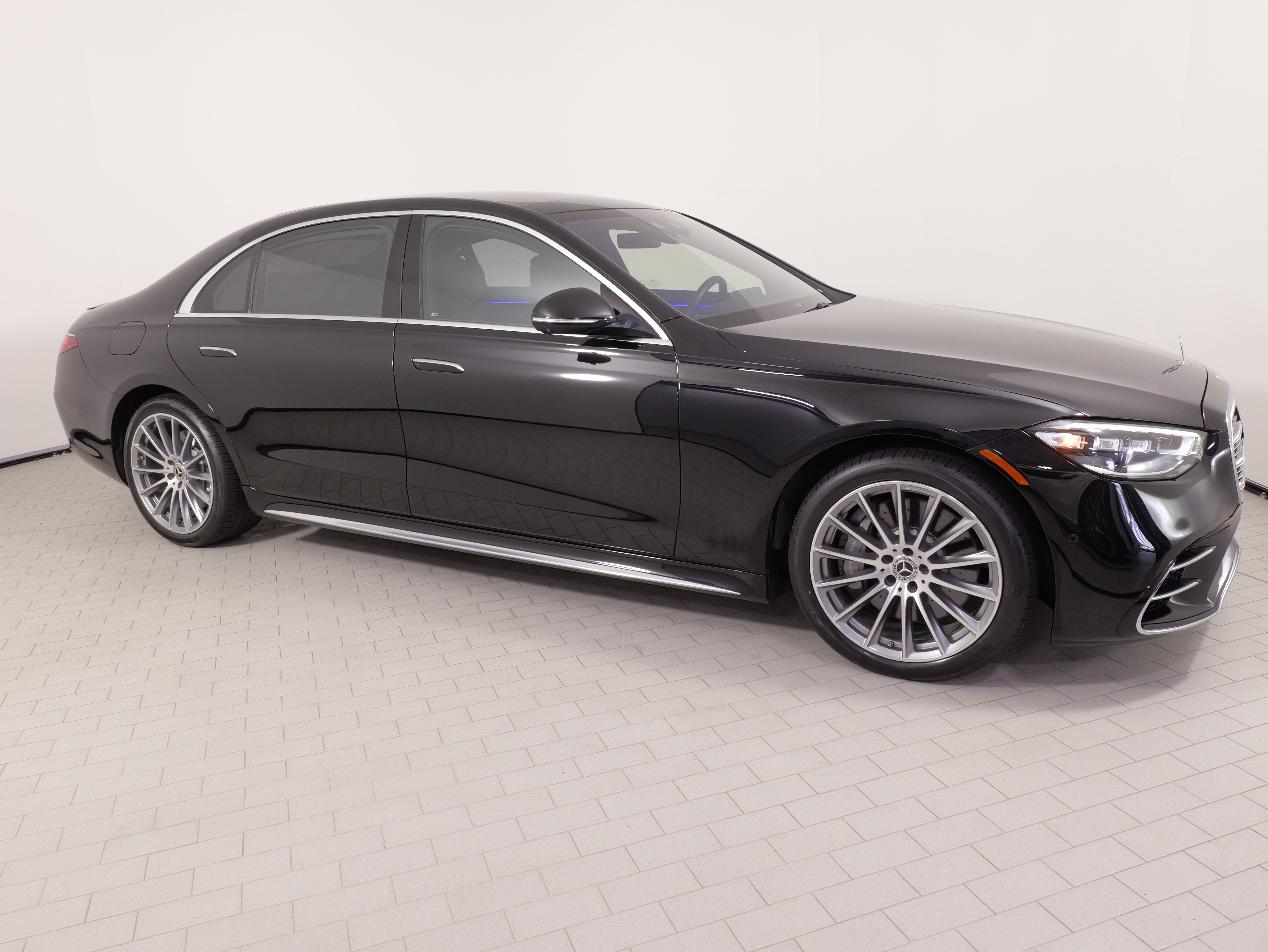 Used 2022 Mercedes-Benz S 500 4MATIC w/ AMG Line Package image 8