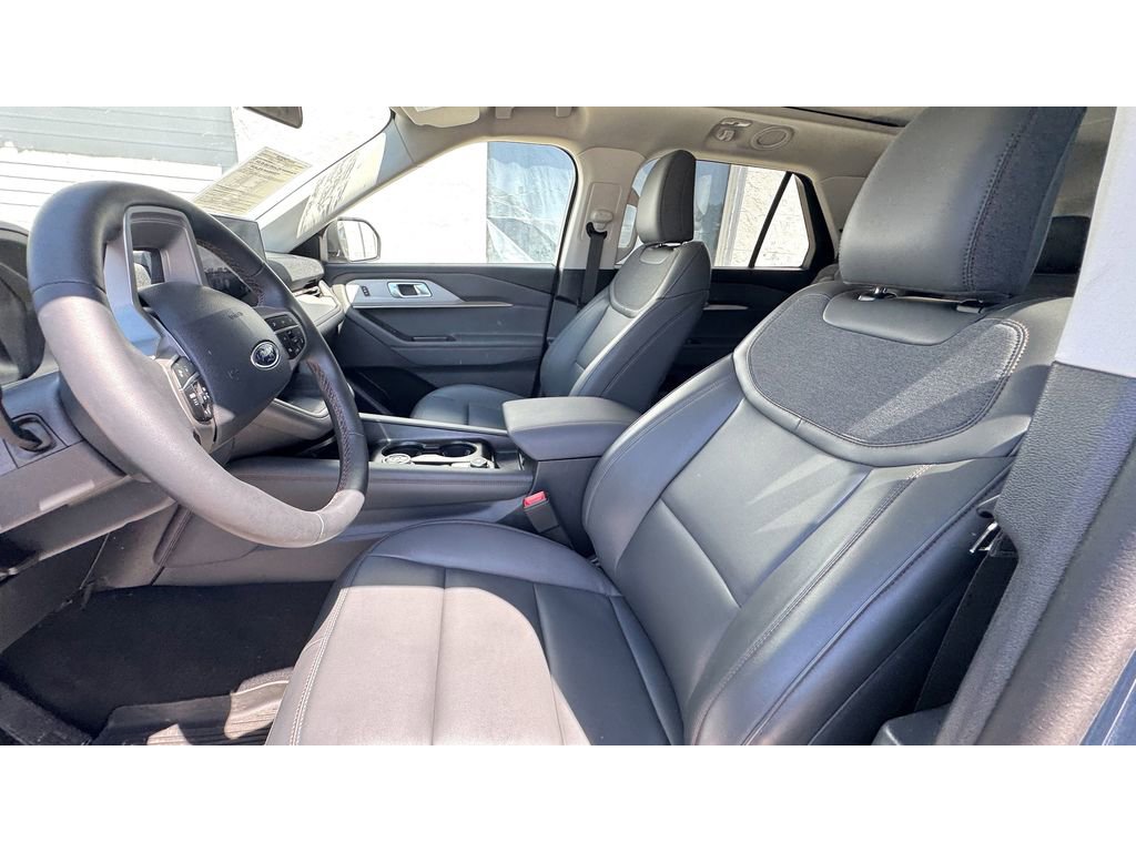 Used 2025 Ford Explorer Active w/ Active Comfort Package image 18