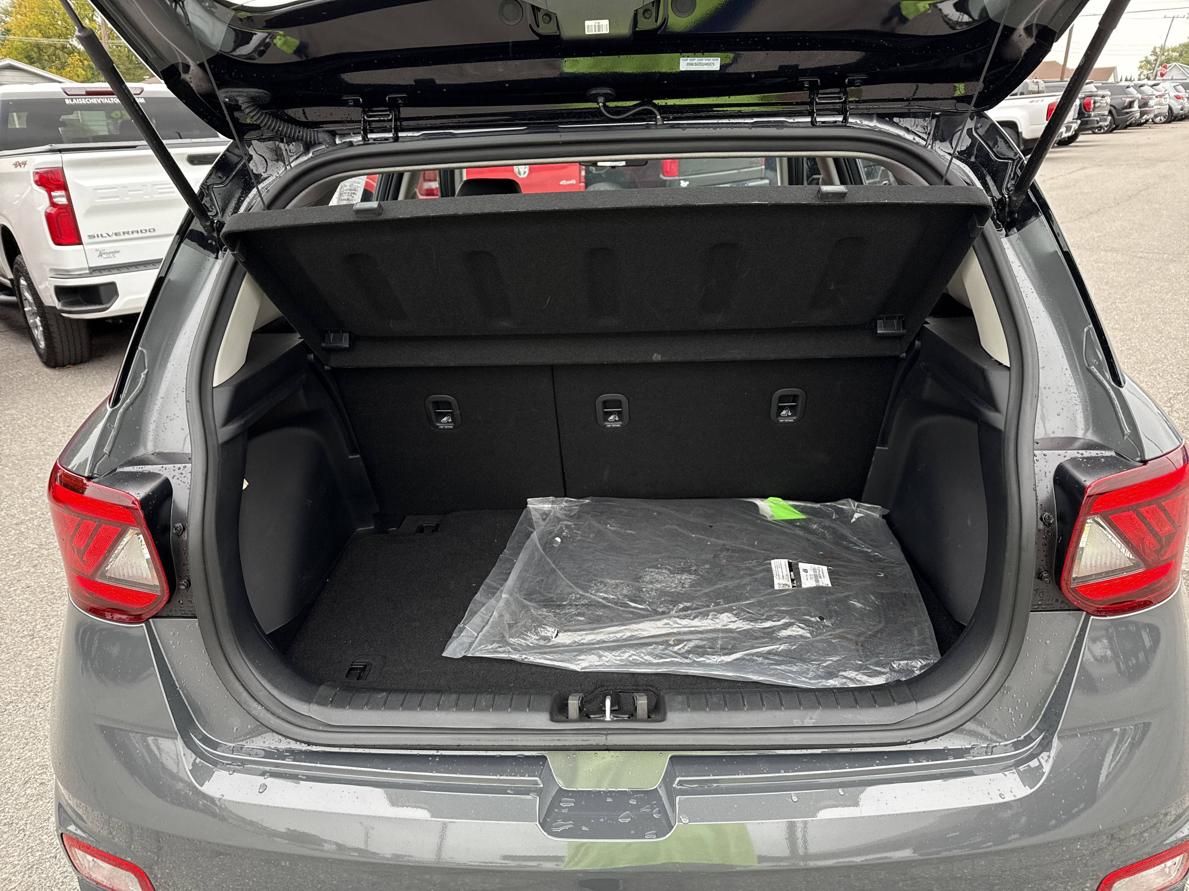 Used 2025 Hyundai Venue Limited FWD image 5
