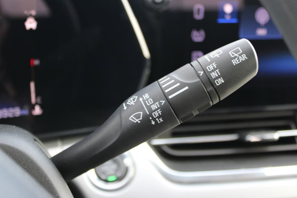 Used 2025 Chevrolet Trax LT image 36