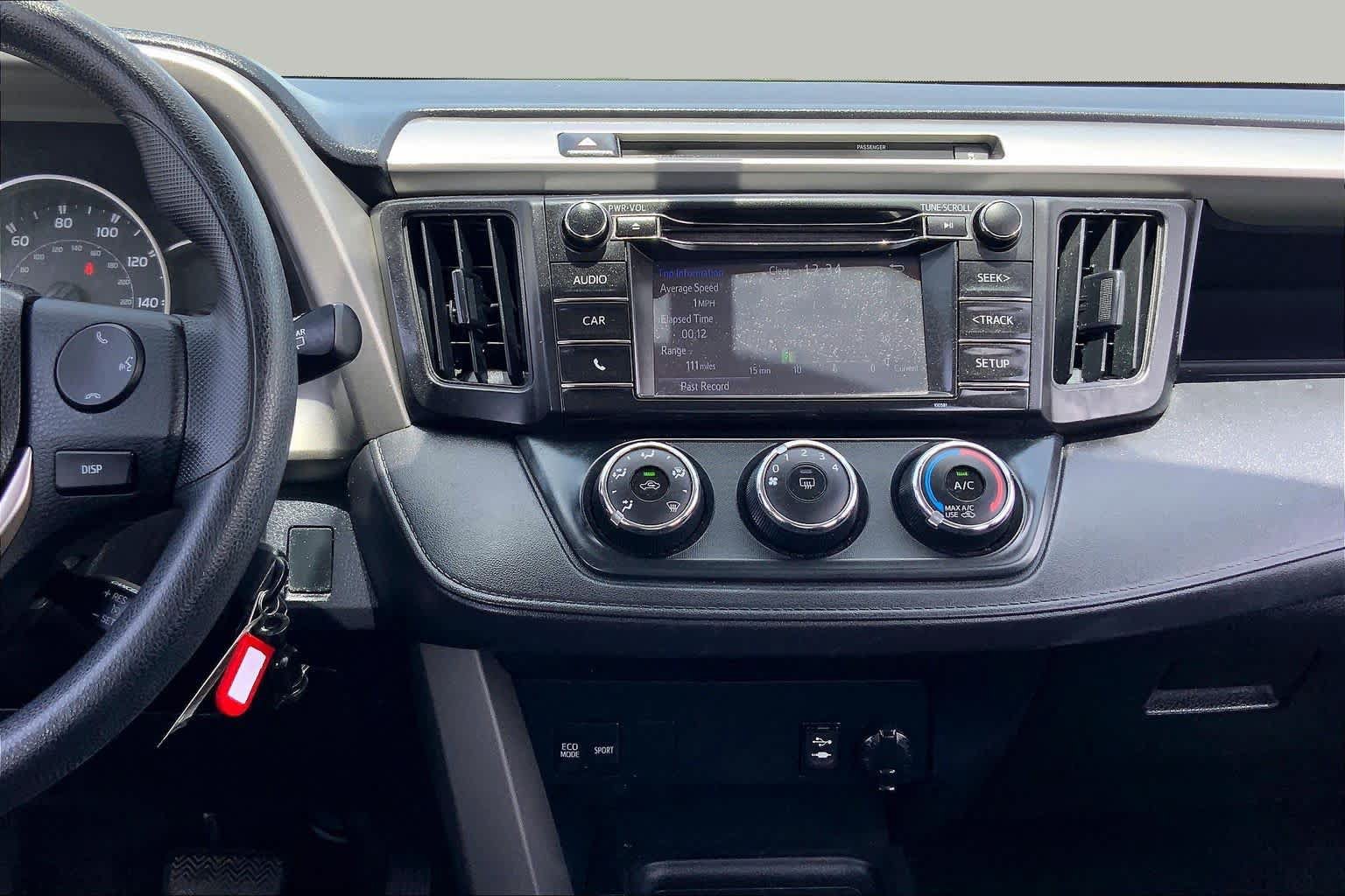 Used 2016 Toyota RAV4 LE FWD image 7