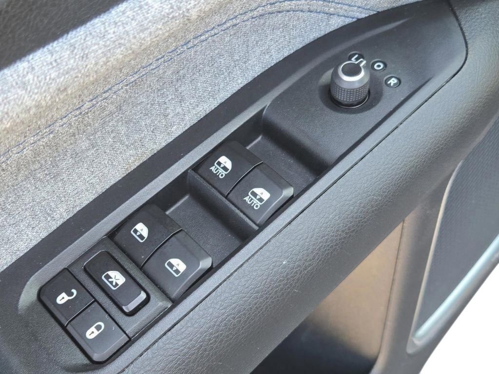 Used 2024 Jeep Compass Latitude image 17