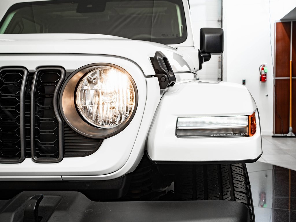 Used 2024 Jeep Wrangler Unlimited image 15