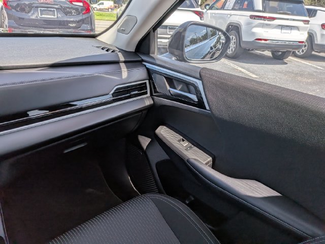 Used 2025 Mitsubishi Outlander ES FWD image 16