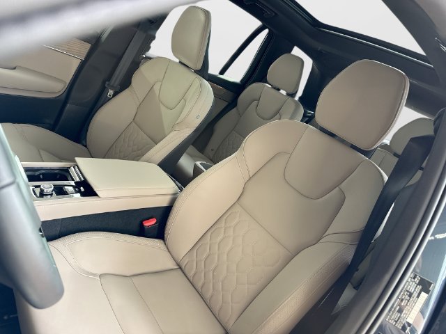 Certified 2026 Volvo XC90 B6 Plus AWD/4WD image 16