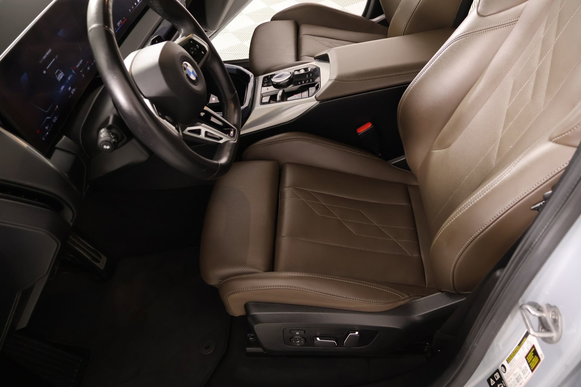 Used 2025 BMW X3 xDrive30i AWD/4WD image 11