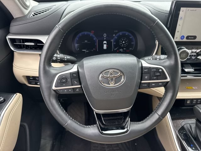 Used 2023 Toyota Highlander Platinum FWD image 14