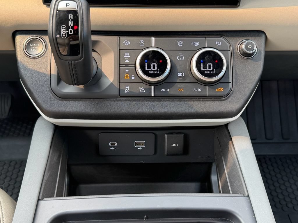 Used 2023 Land Rover Defender 130 SE AWD/4WD image 18