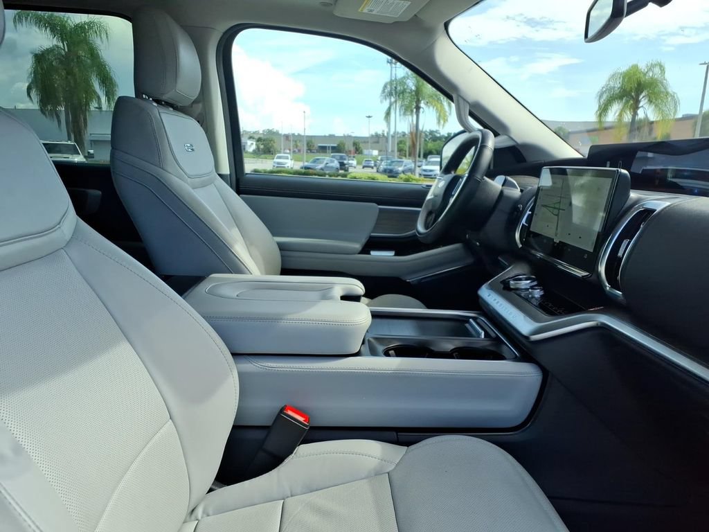 Used 2025 Ford Expedition Max Platinum AWD/4WD image 12