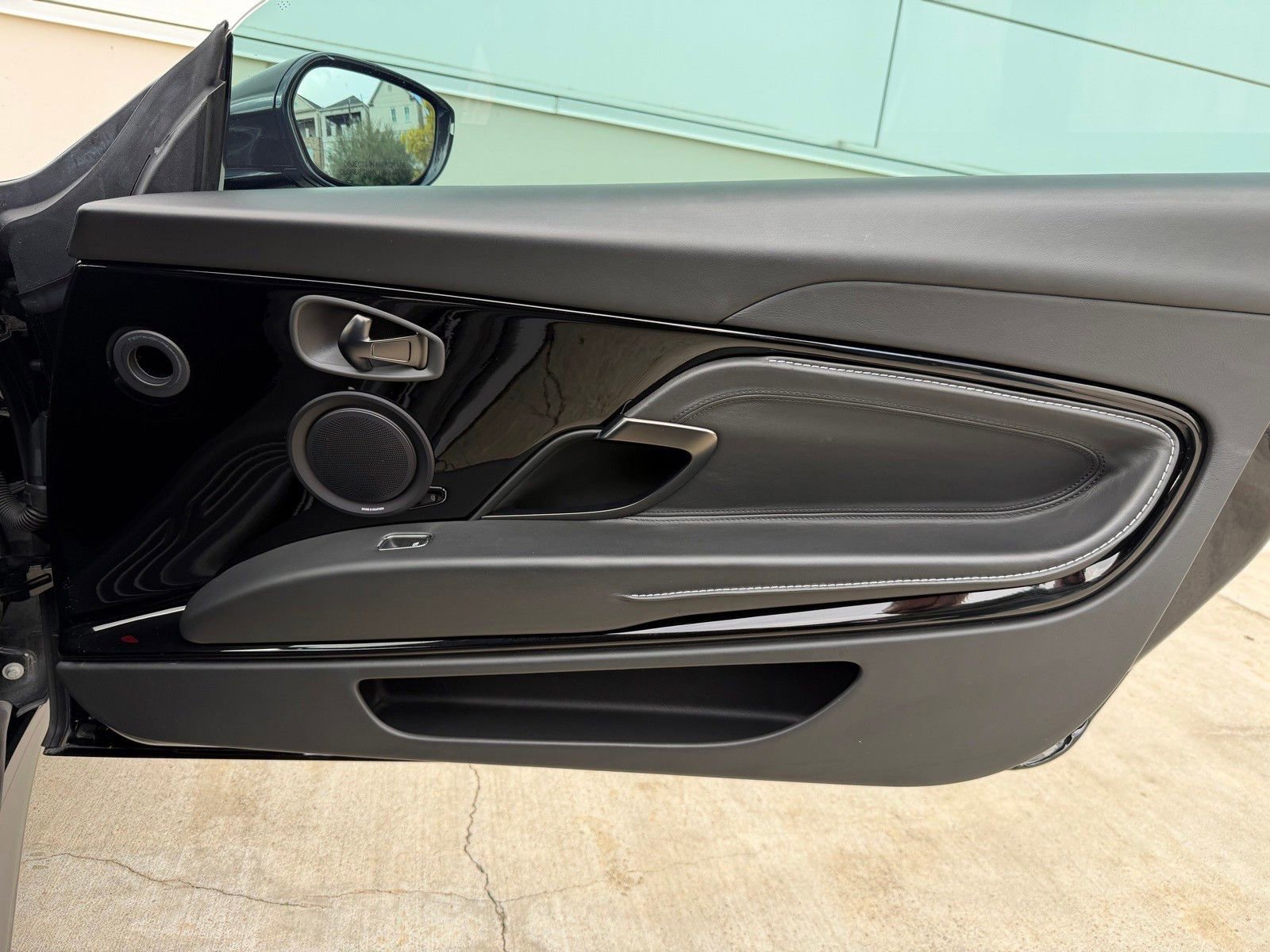 Used 2021 Aston Martin DB11 Coupe image 21