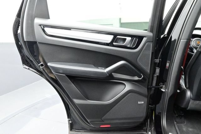 Certified 2022 Porsche Cayenne Platinum Edition AWD/4WD image 13