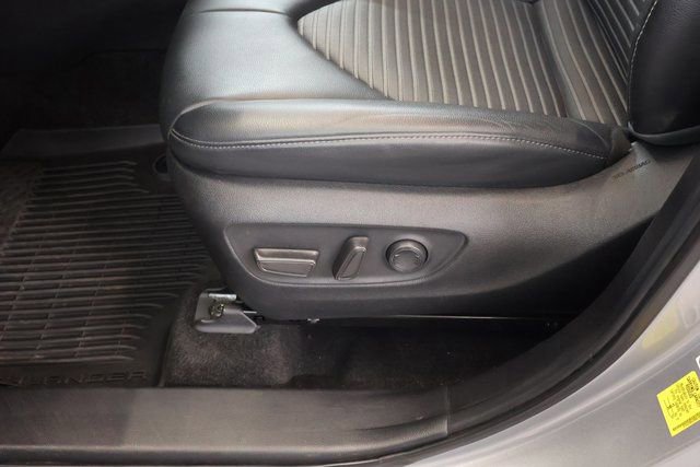 Used 2024 Toyota Highlander XSE AWD/4WD image 13