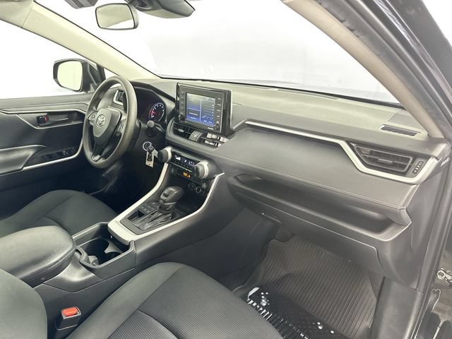 Used 2021 Toyota RAV4 LE AWD/4WD image 26