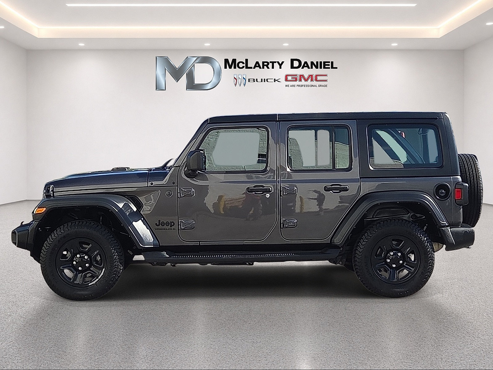 Used 2024 Jeep Wrangler Unlimited Sport AWD/4WD image 2