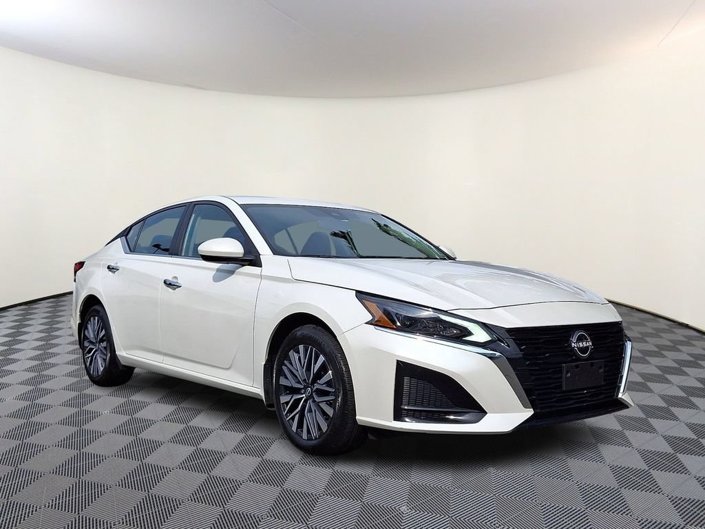 Used 2023 Nissan Altima 2.5 SV