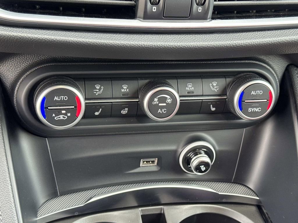 Used 2023 Alfa Romeo Stelvio Veloce image 15