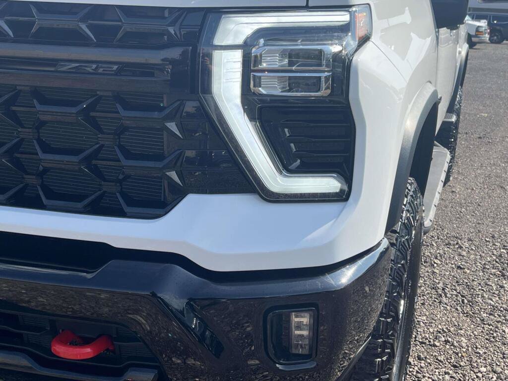 Used 2024 Chevrolet Silverado 2500 ZR2 w/ Technology Package AWD/4WD image 13