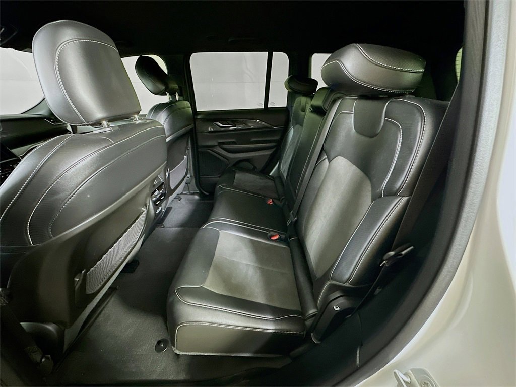 Used 2023 Jeep Grand Cherokee Altitude image 14