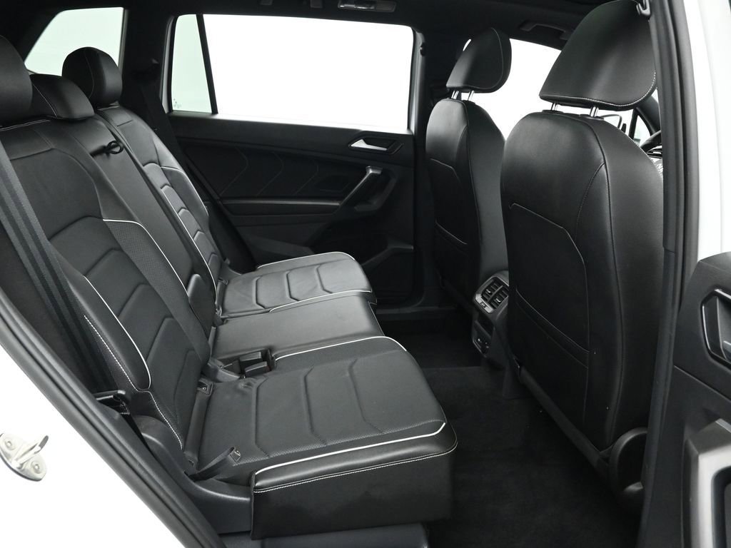 Used 2022 Volkswagen Tiguan SEL R-Line image 18