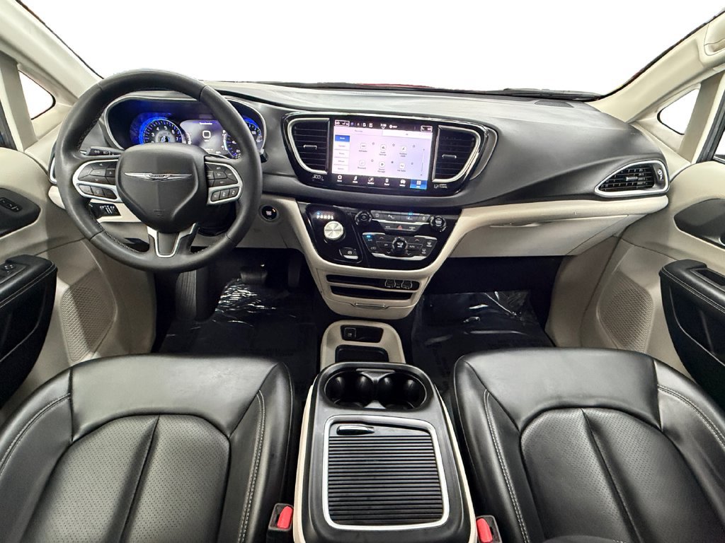 Used 2023 Chrysler Pacifica Touring-L FWD image 12