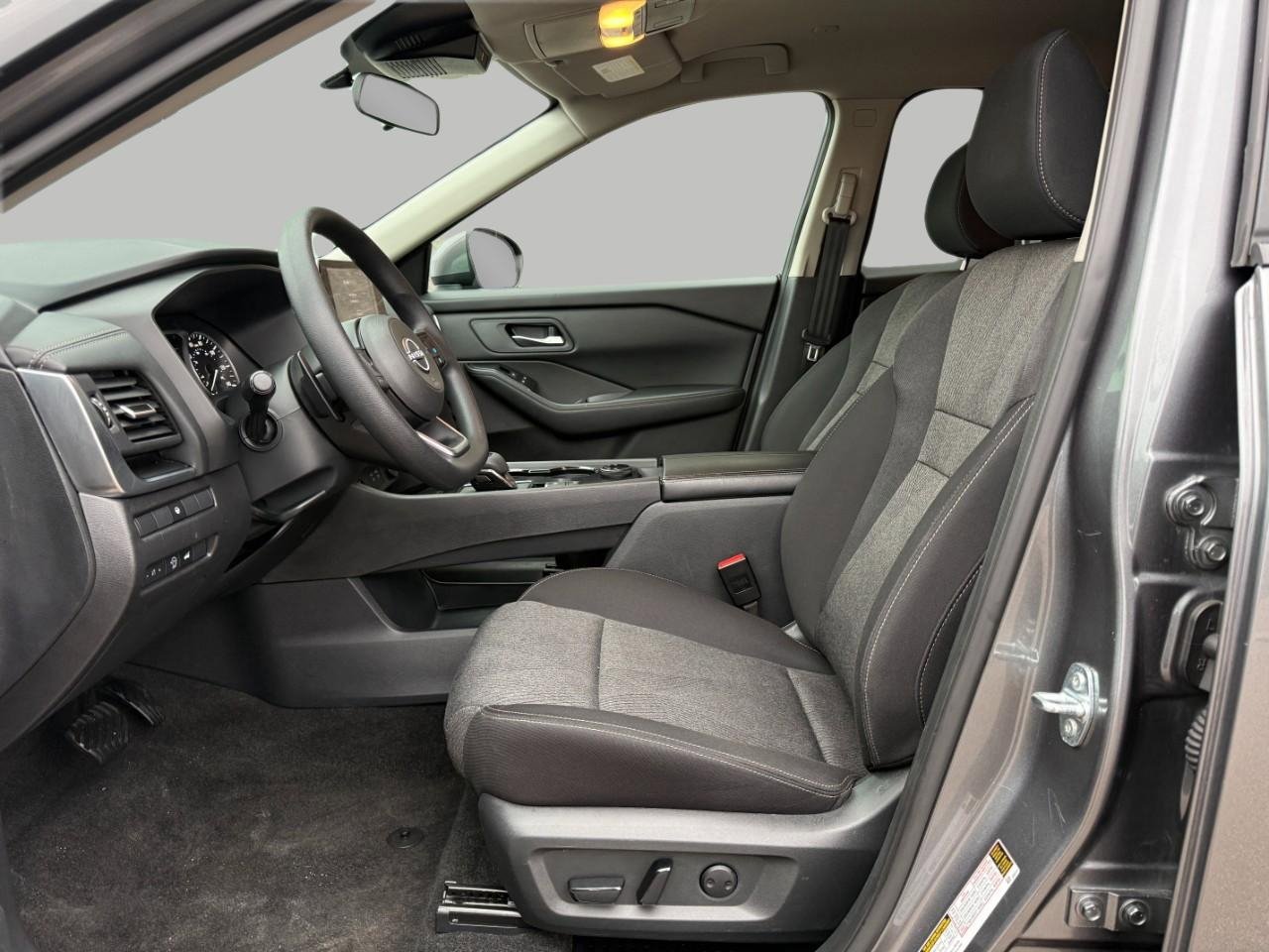 Used 2024 Nissan Rogue SV image 23