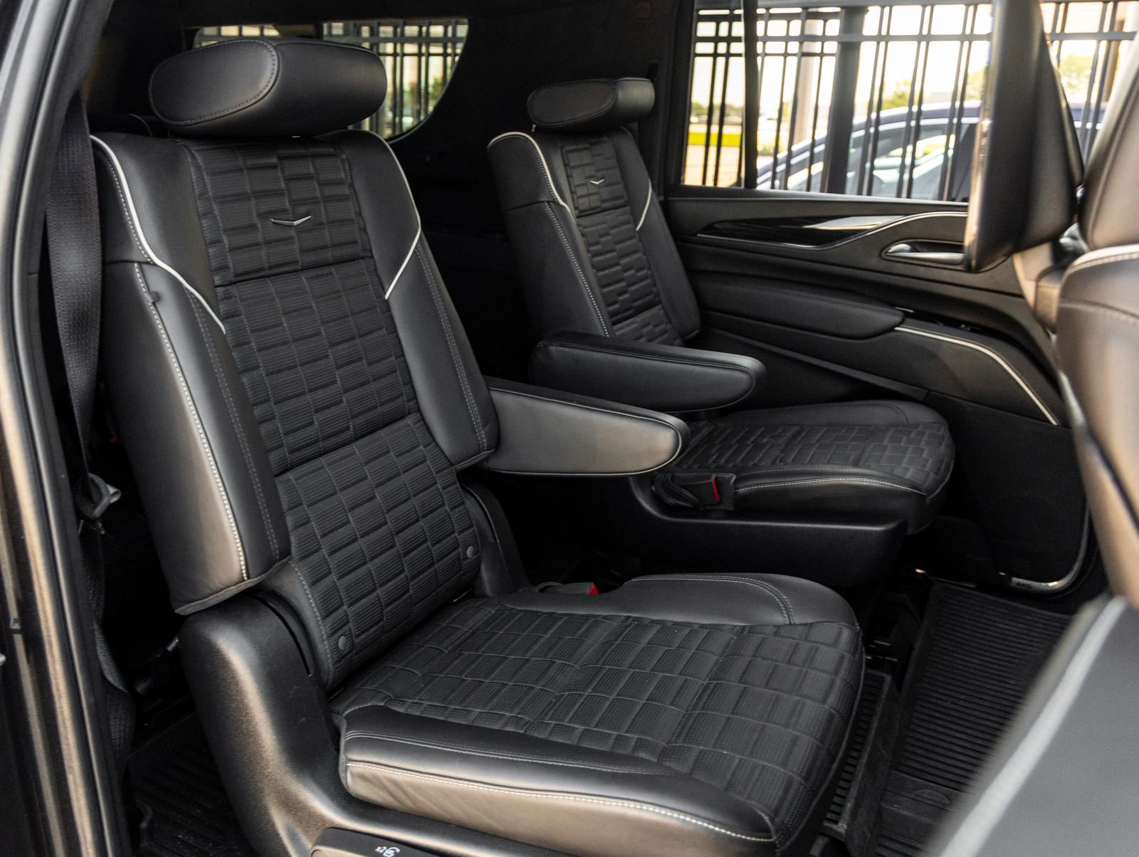 Used 2024 Cadillac Escalade ESV V AWD/4WD image 41