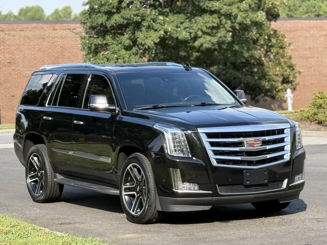 Used 2020 Cadillac Escalade Luxury AWD/4WD image 4