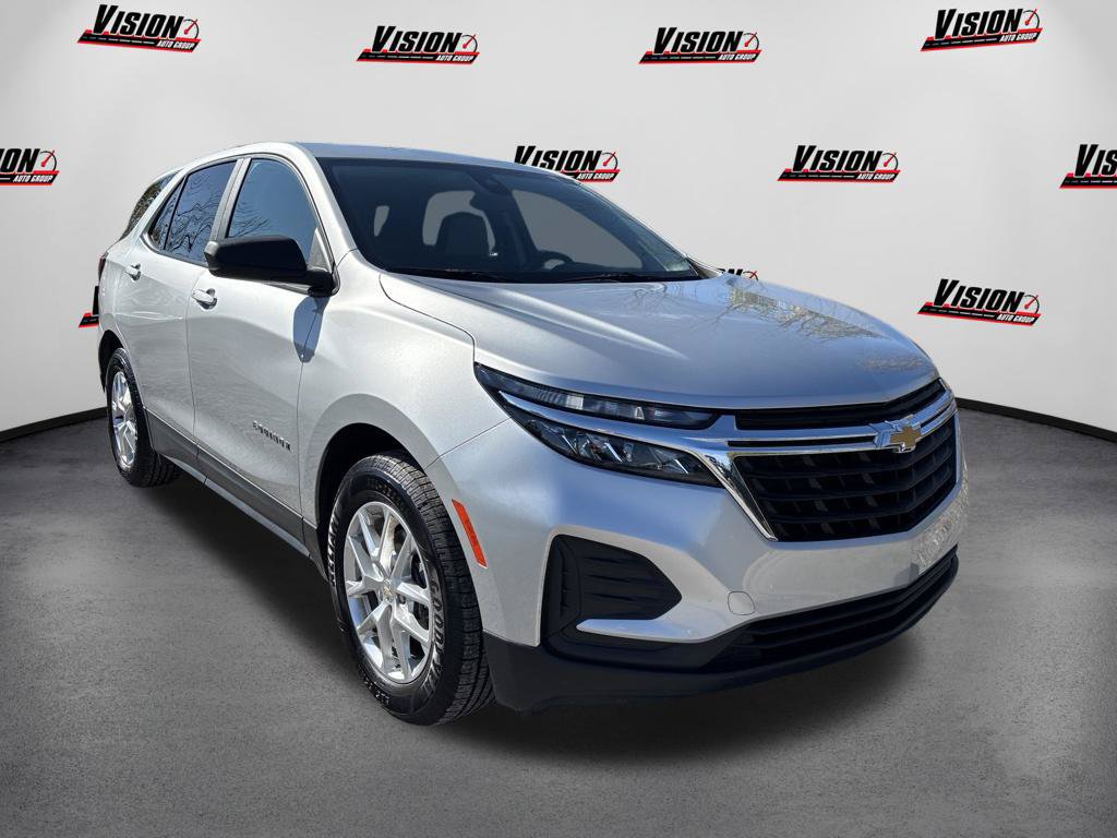 Used 2022 Chevrolet Equinox LS w/ LS Convenience Package FWD image 3
