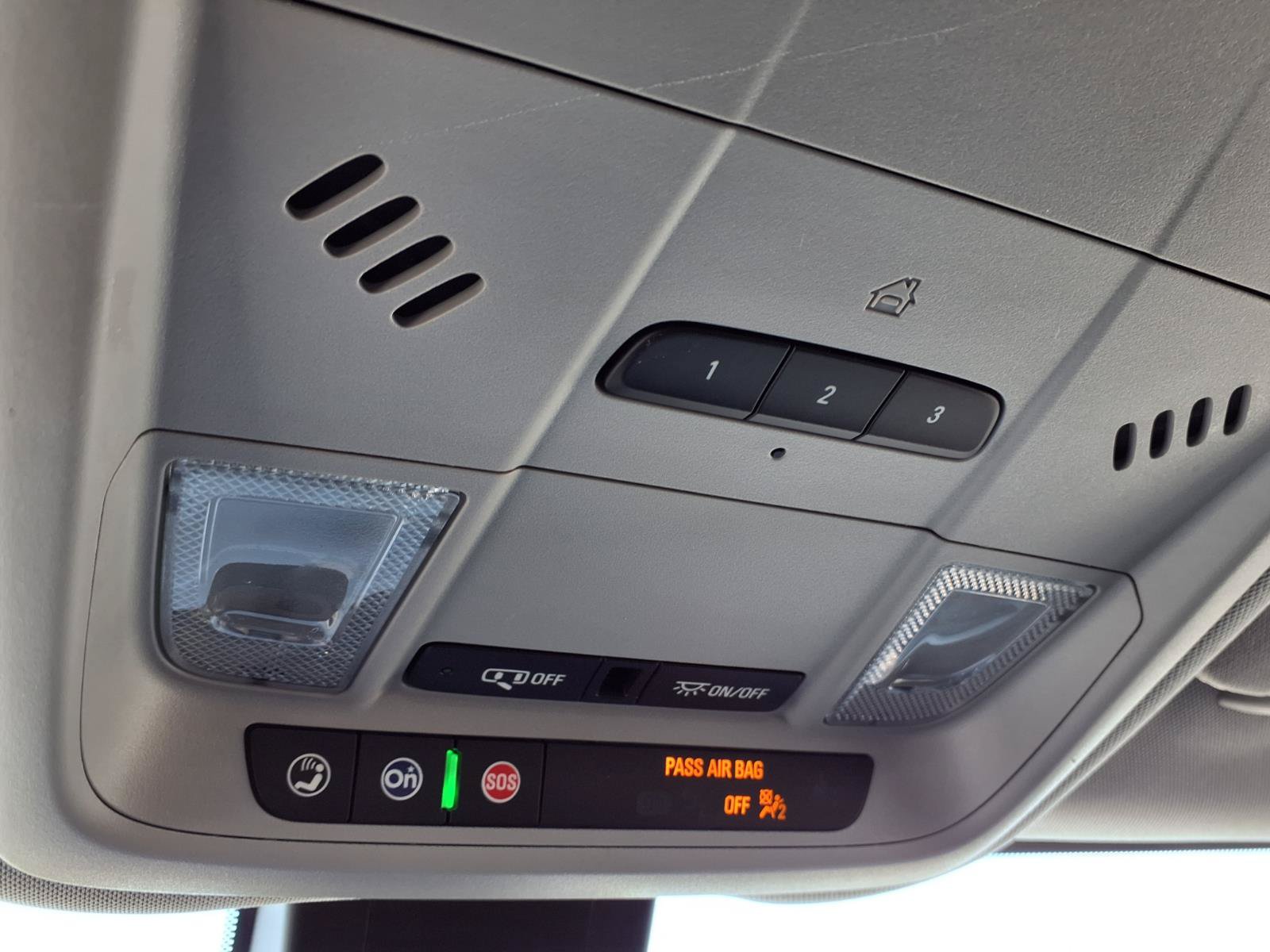 Used 2022 Chevrolet Equinox Premier FWD image 16