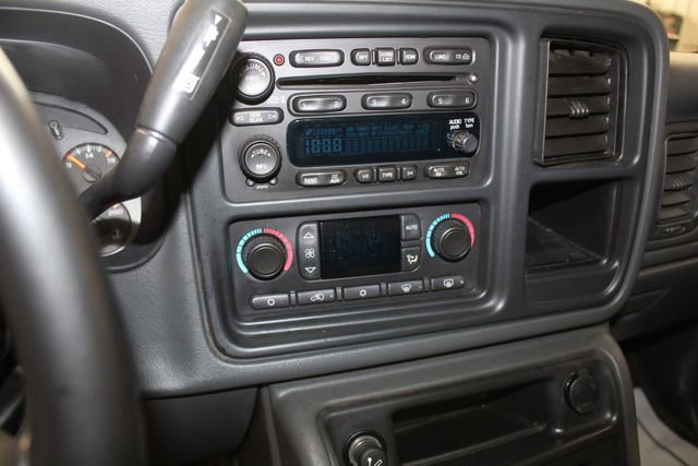 Used 2005 GMC Sierra 2500 SLT w/ Heavy-Duty Power Package image 19