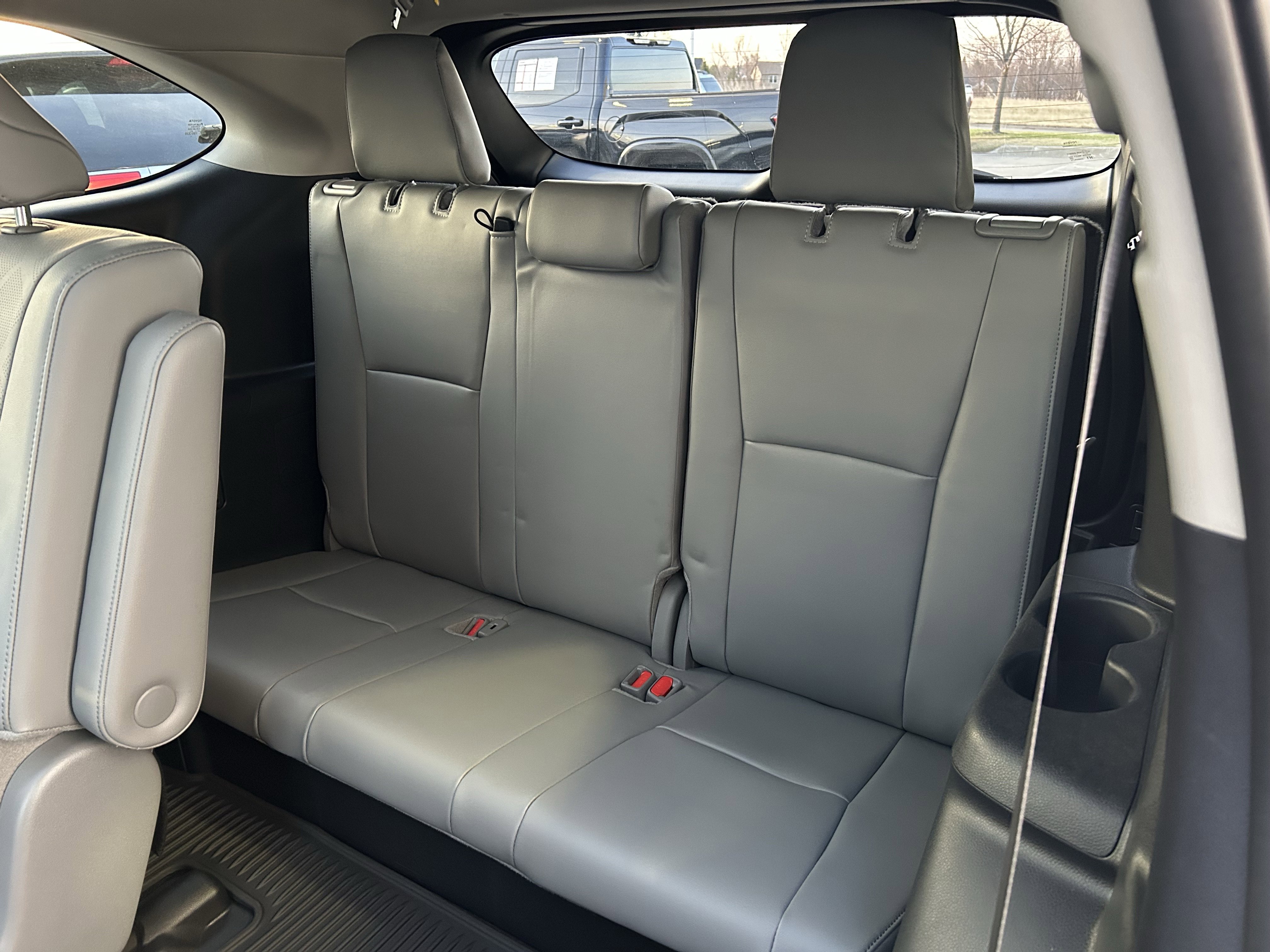 Used 2024 Toyota Highlander Platinum AWD/4WD image 23