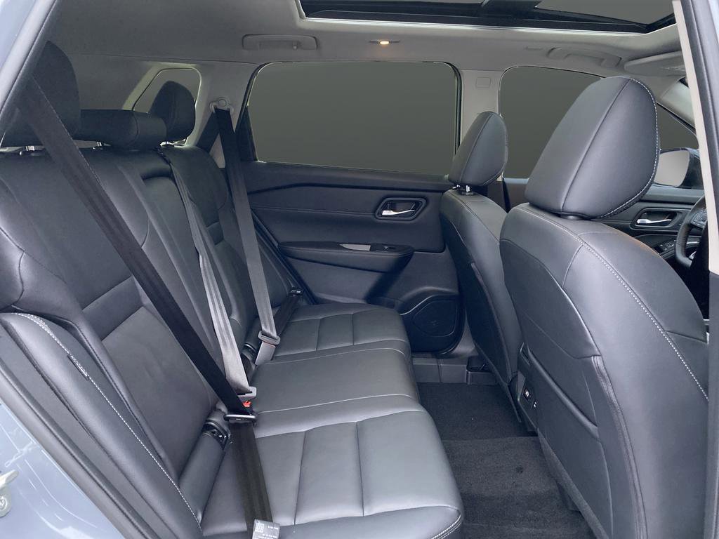 Used 2025 Nissan Rogue SL w/ SL Premium Package image 32