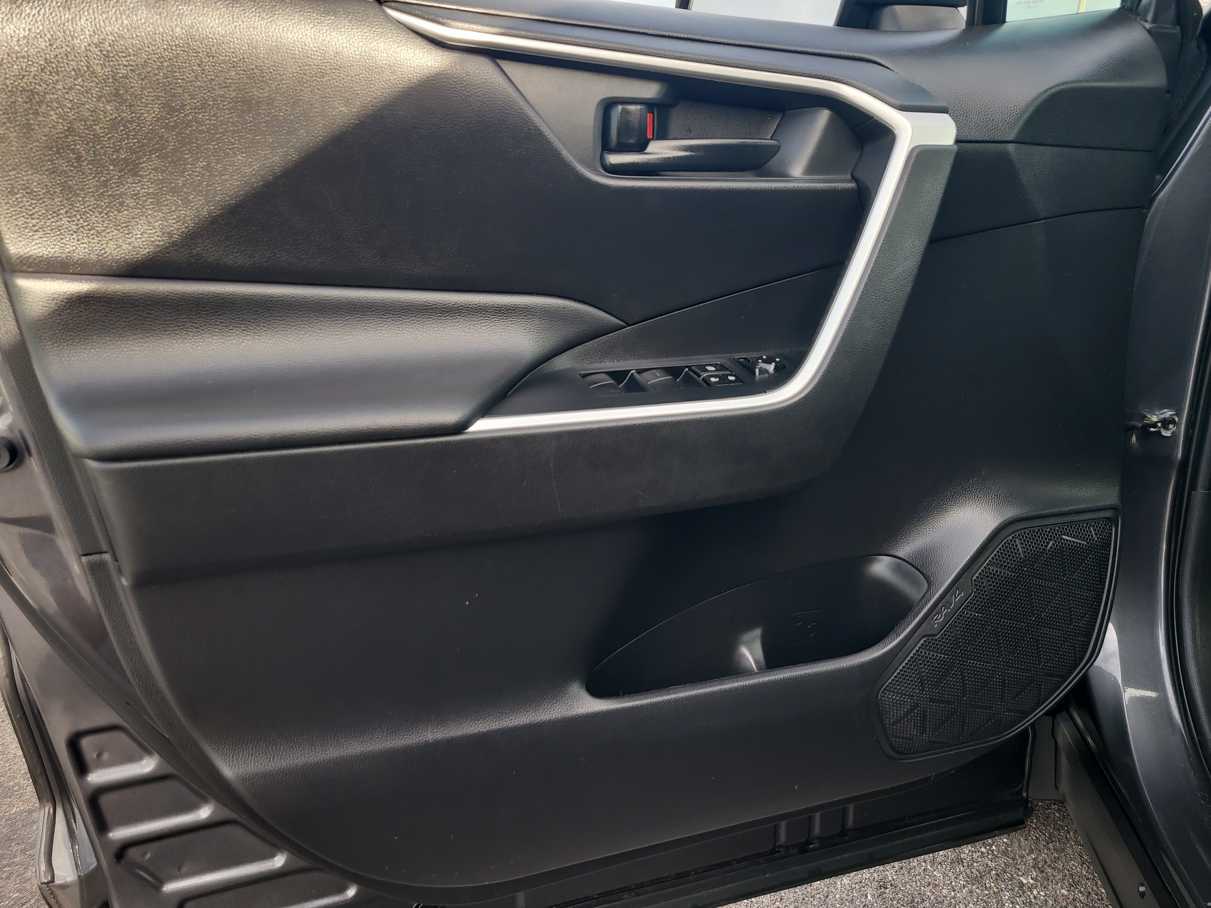 Used 2022 Toyota RAV4 LE FWD image 15