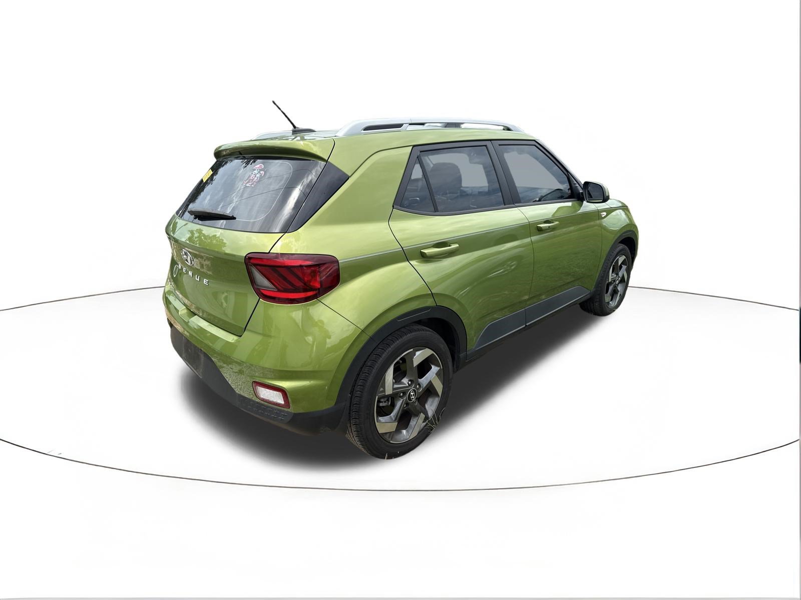 Used 2024 Hyundai Venue SEL FWD image 2