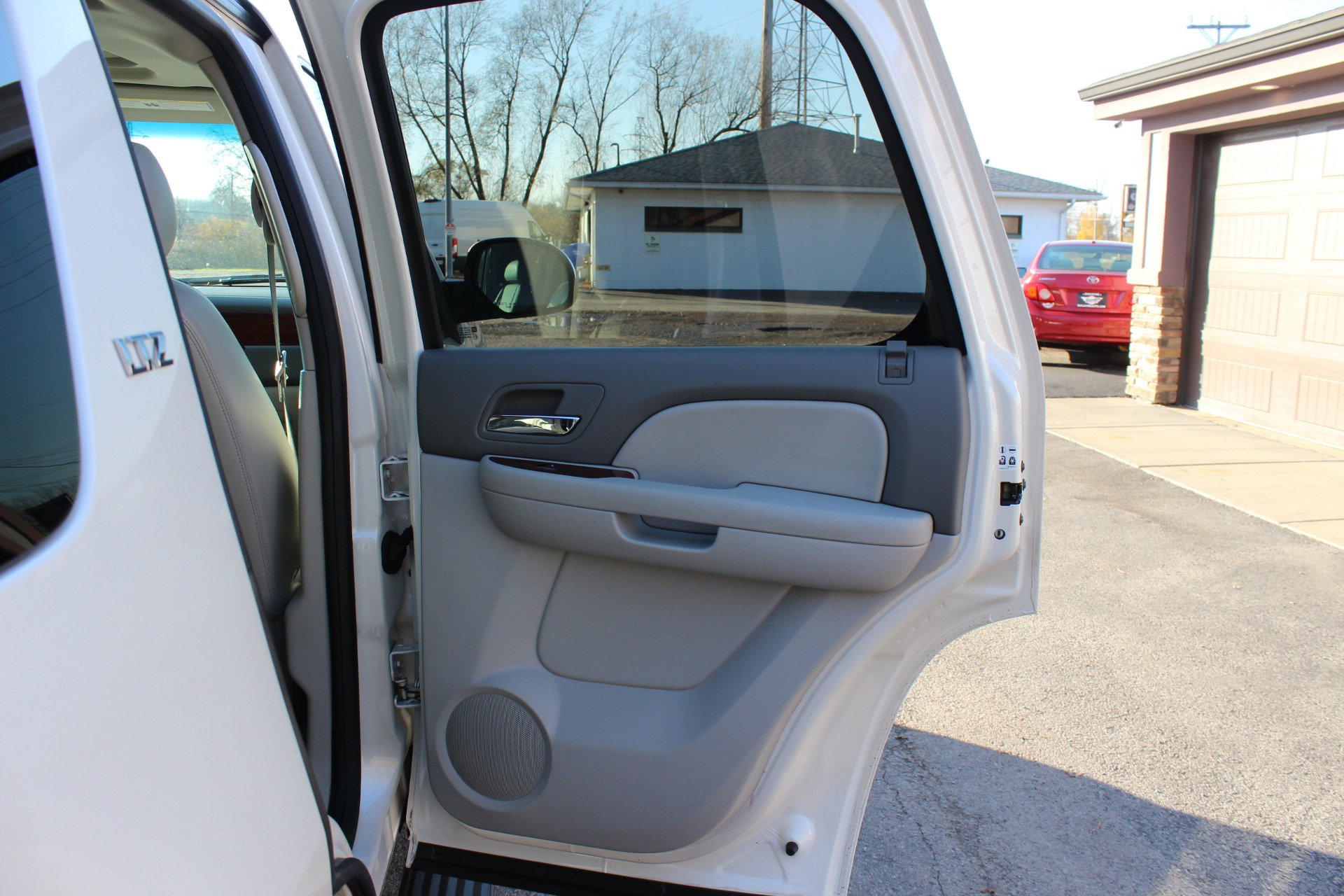 Used 2013 Chevrolet Tahoe LTZ image 41