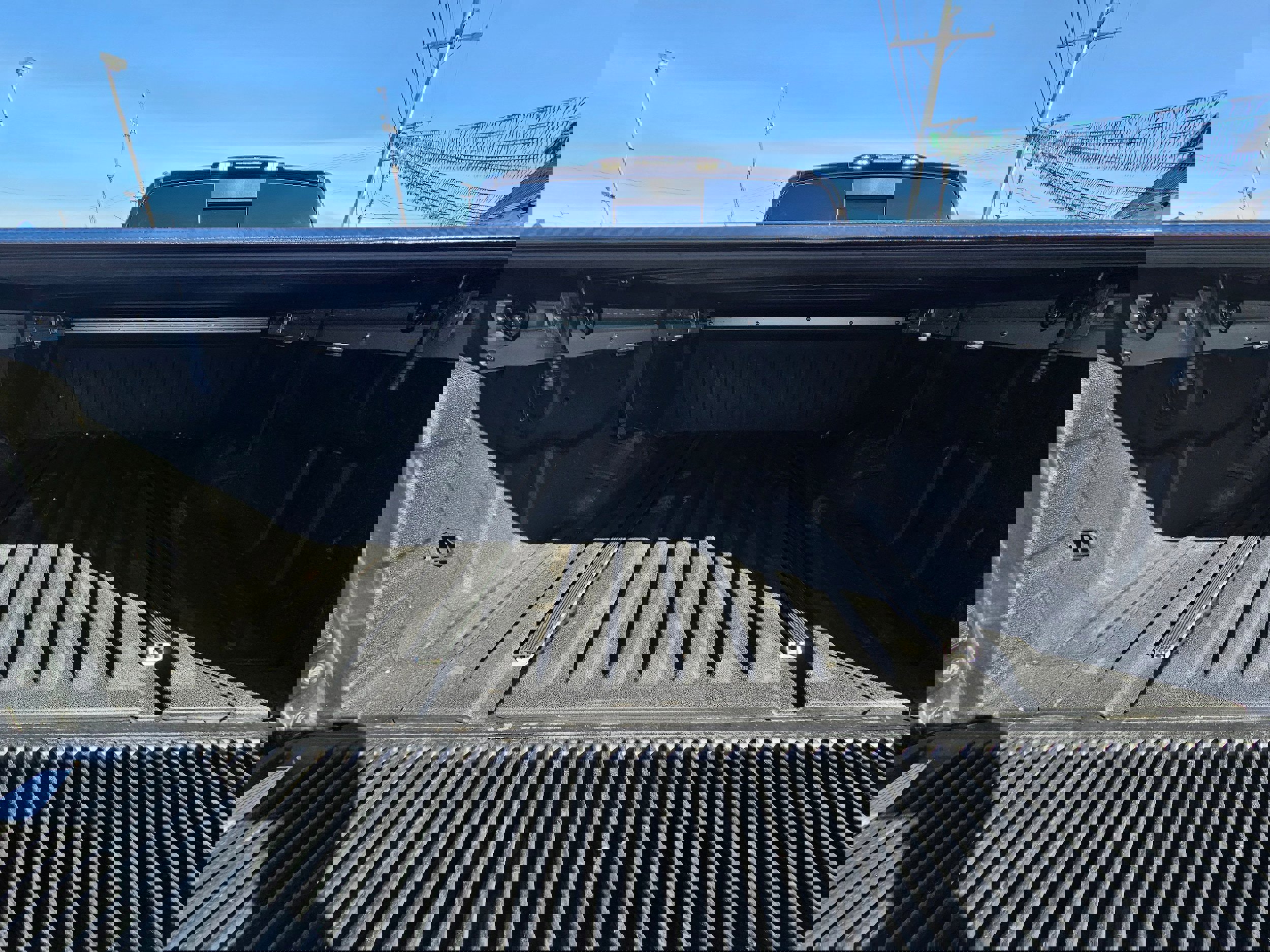 Used 2017 Nissan Titan SL image 19