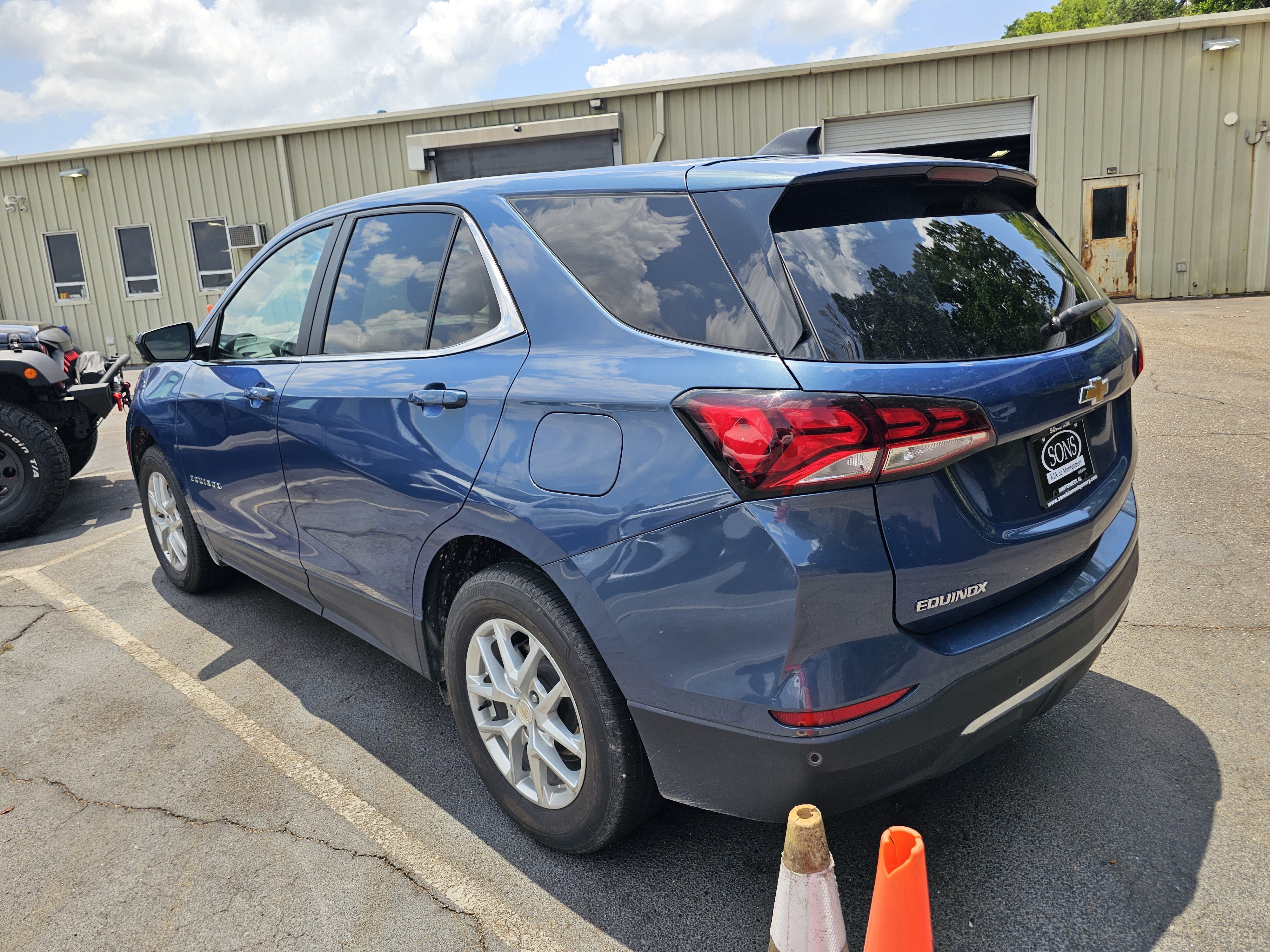 Used 2024 Chevrolet Equinox LT AWD/4WD image 11