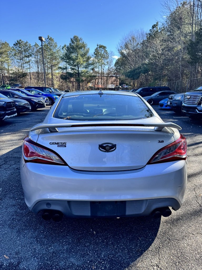 Used 2013 Hyundai Genesis 3.8 image 4
