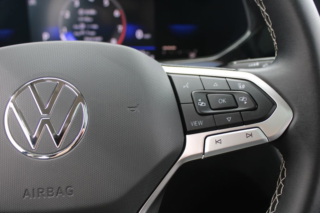 Certified 2023 Volkswagen Taos SE w/ Panoramic Sunroof Package image 12