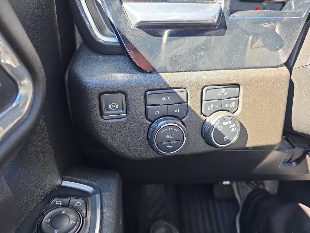 Used 2023 Chevrolet Silverado 1500 LT AWD/4WD image 20