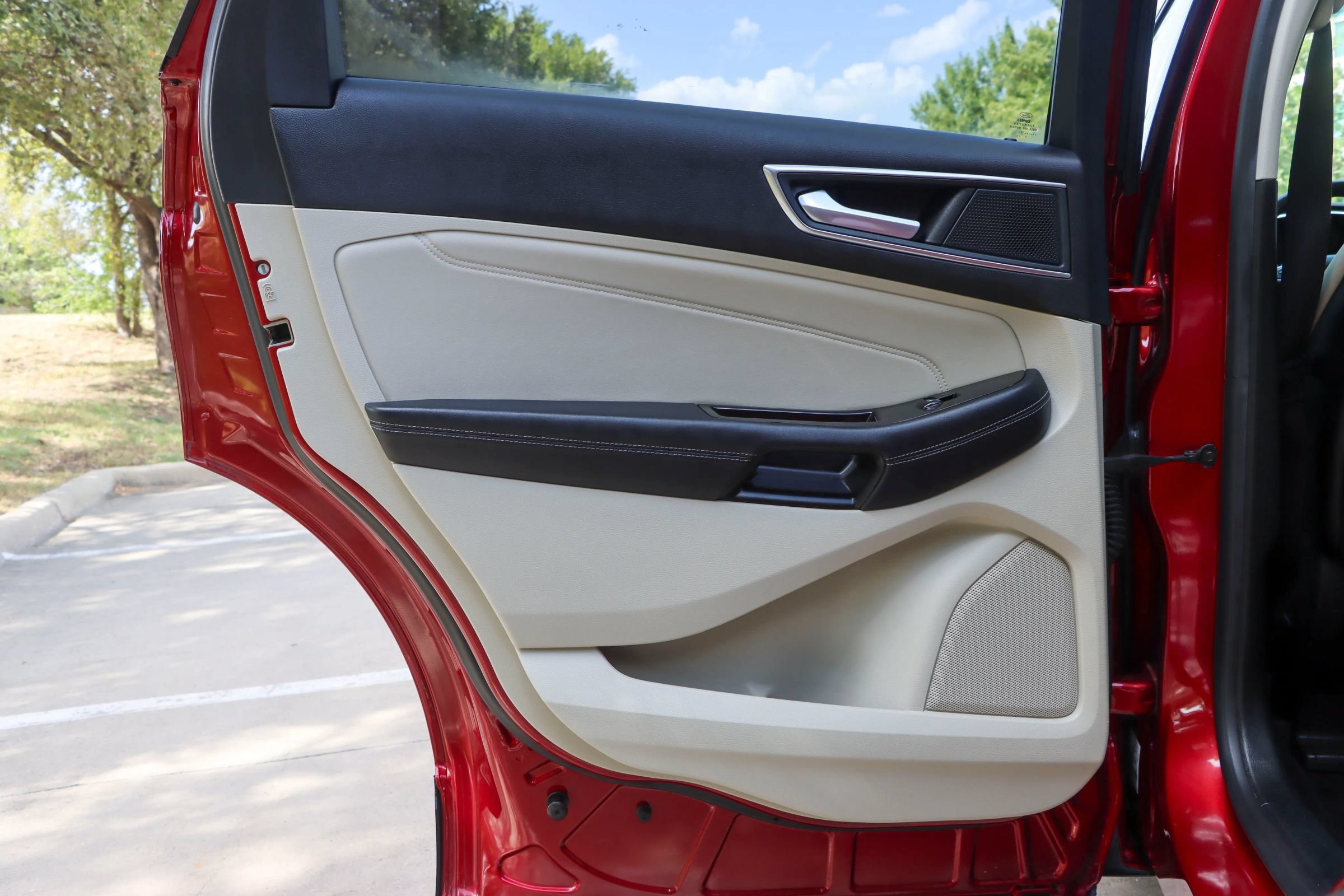 Used 2019 Ford Edge Titanium w/ Equipment Group 301A FWD image 12