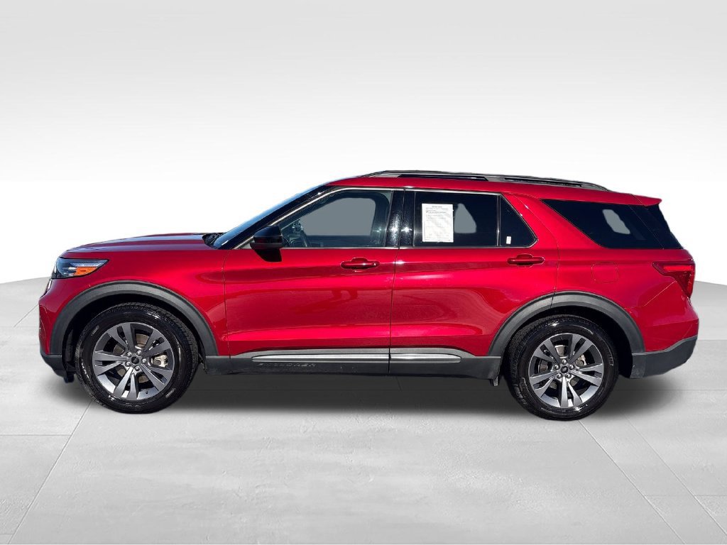 Used 2022 Ford Explorer XLT w/ Equipment Group 202A RWD image 2