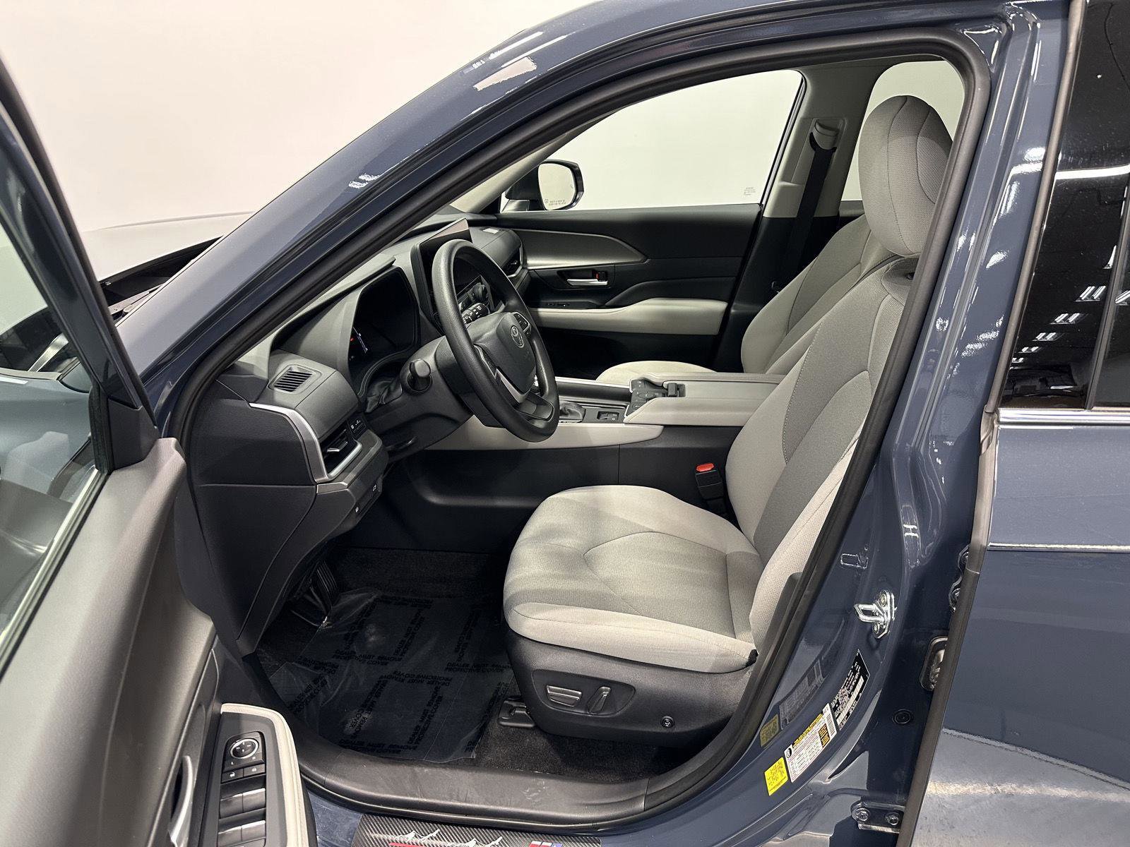 Used 2025 Toyota Grand Highlander AWD image 14