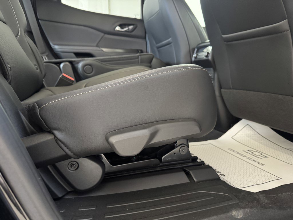 Used 2023 GMC Acadia SLT image 45