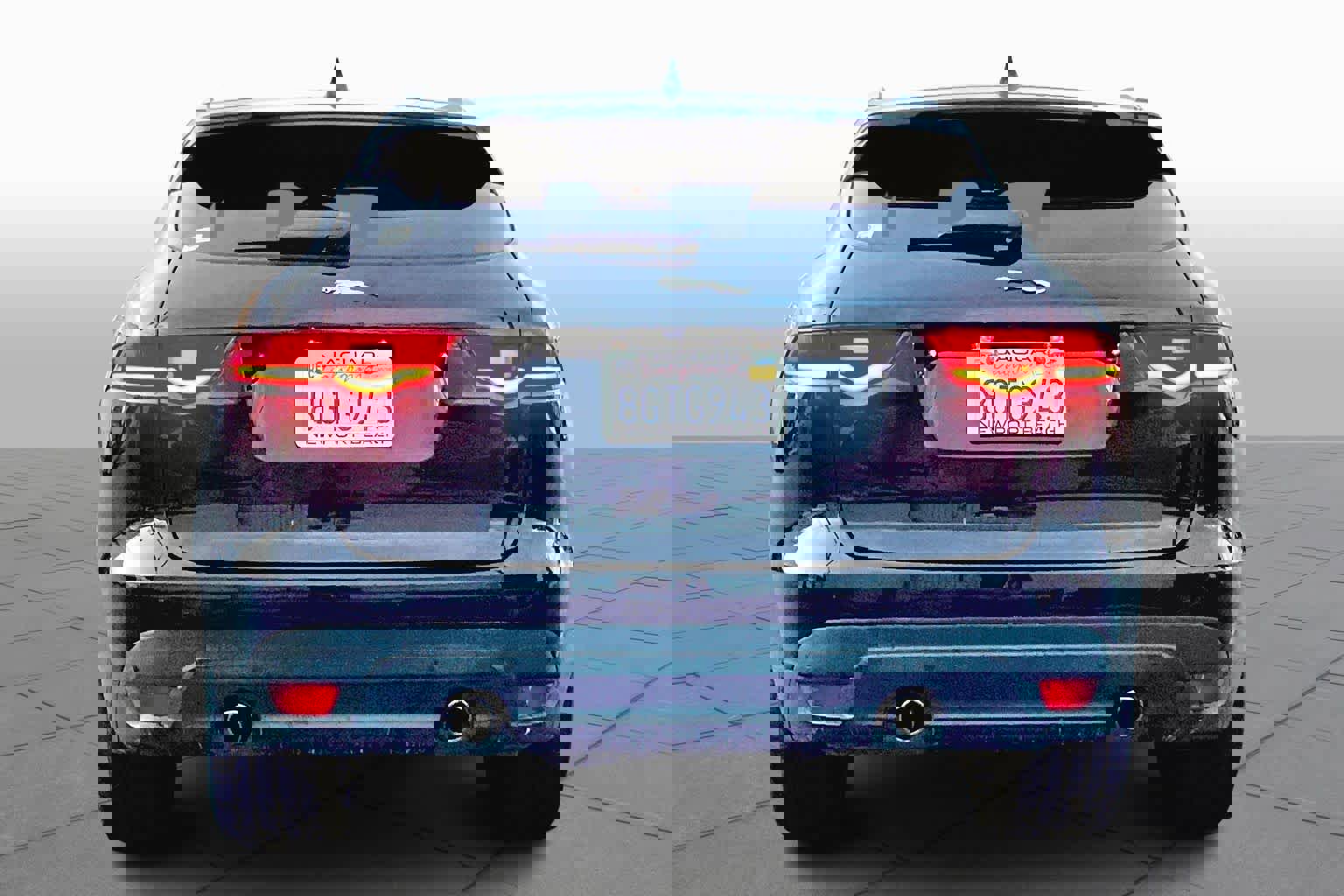 Used 2018 Jaguar F-PACE Prestige image 4