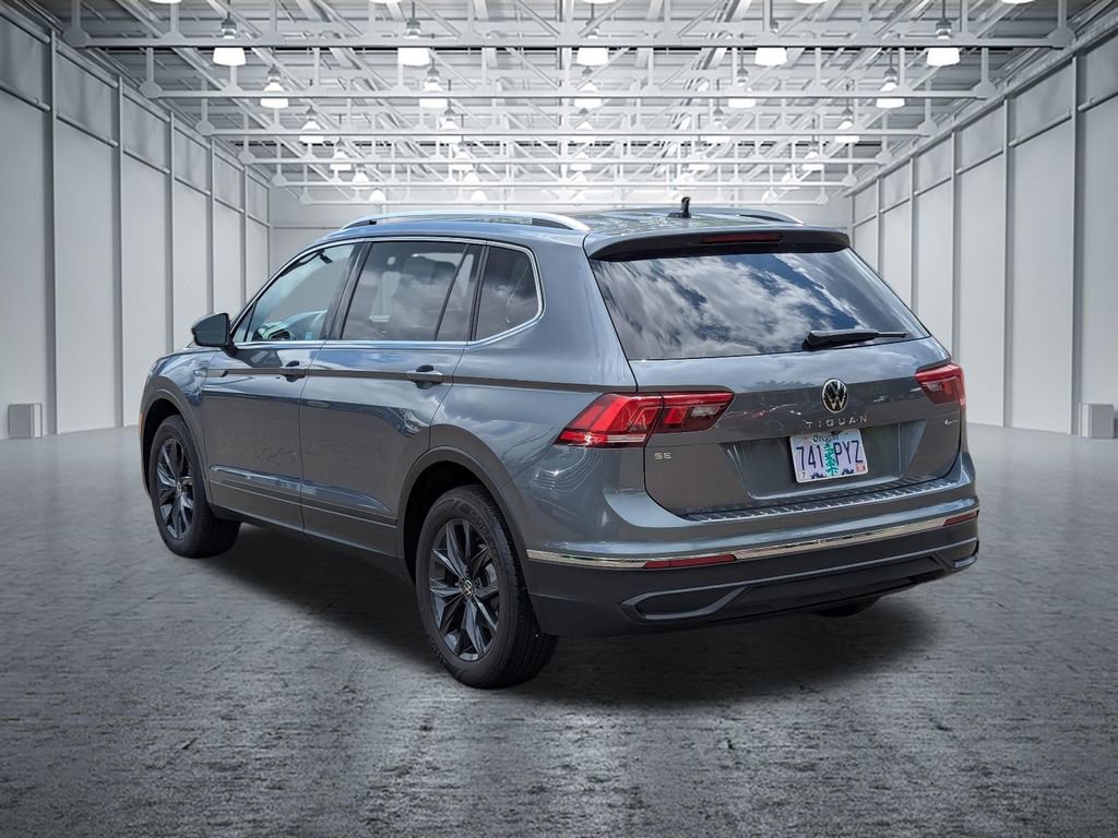 Certified 2024 Volkswagen Tiguan SE w/ Panoramic Sunroof Package image 3