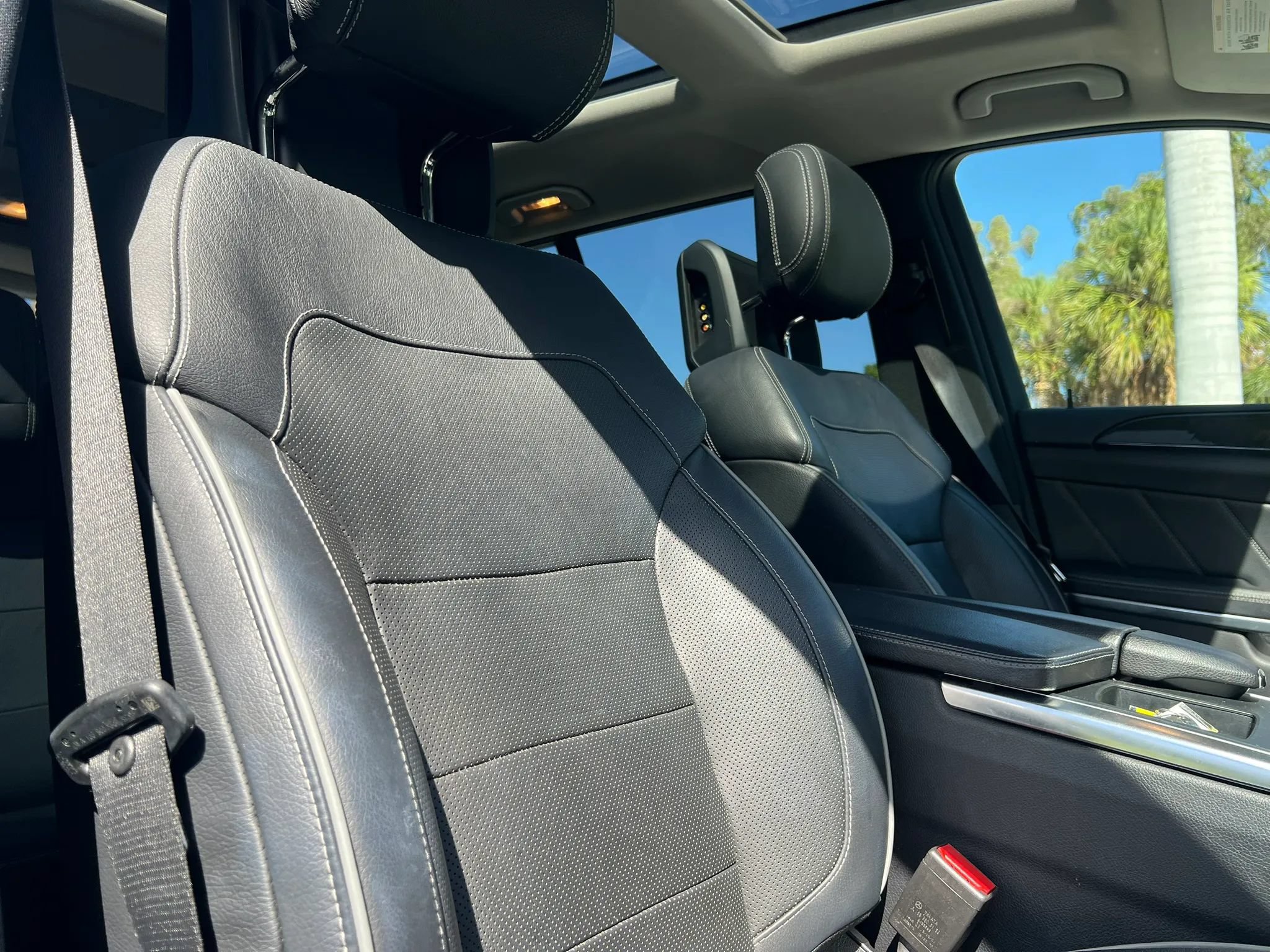 Used 2014 Mercedes-Benz GL 450 4MATIC w/ Lighting Package image 40