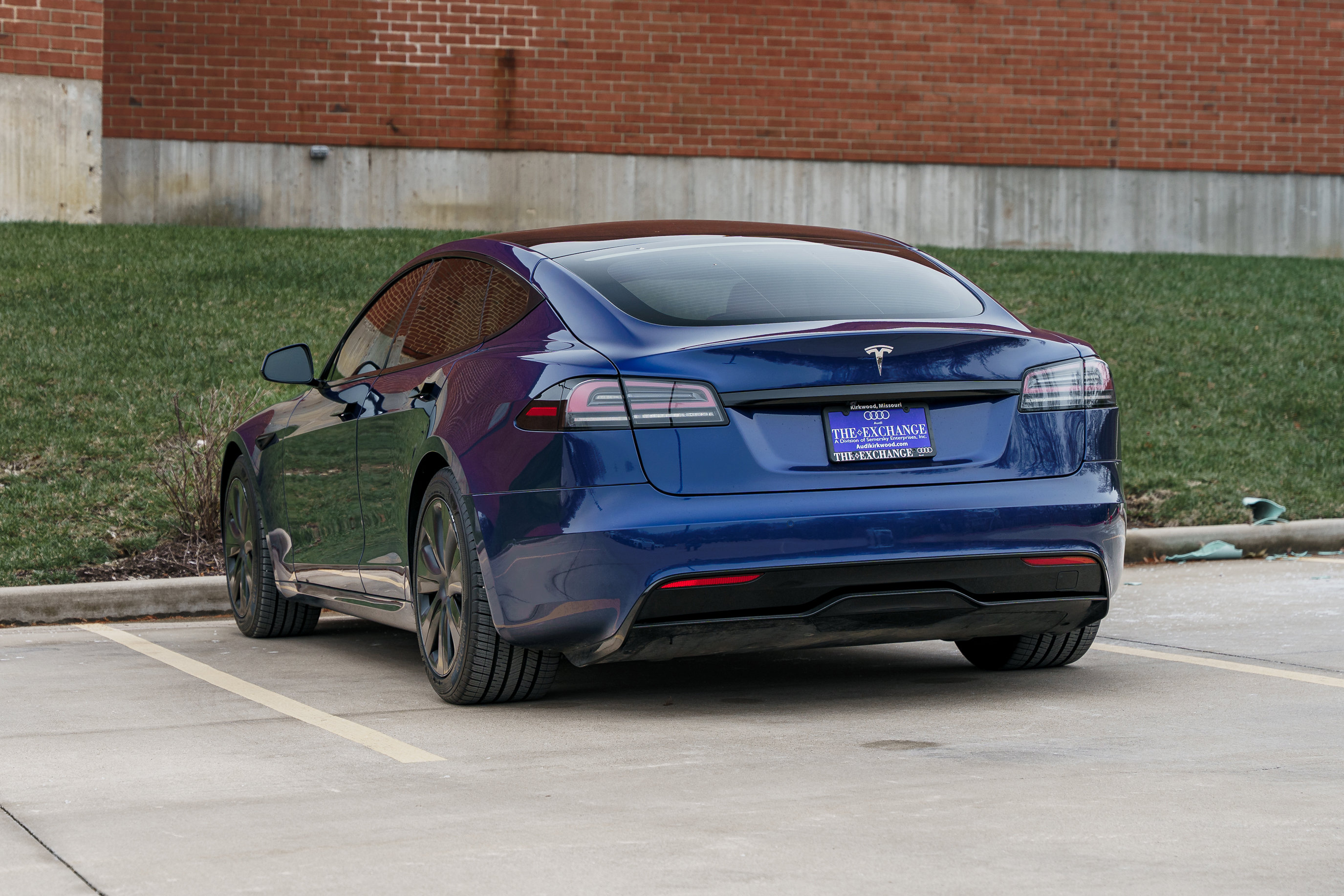 Used 2023 Tesla Model S Standard Range image 5